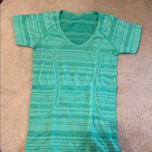 Lululemon Swiftly Tech Short Sleeve V size 4